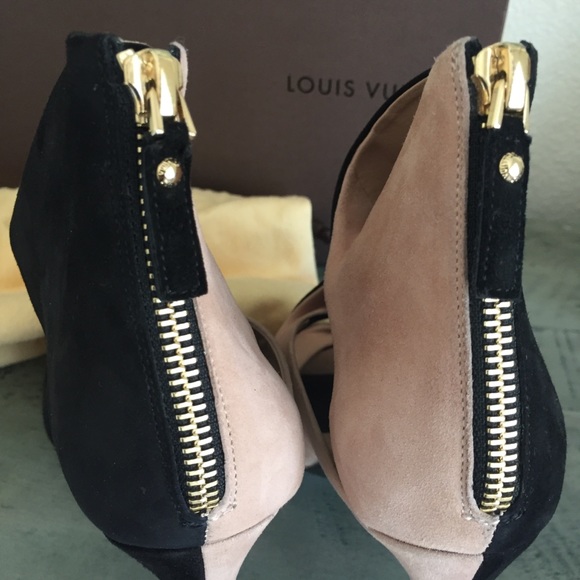 Louis Vuitton Suede Sandal Booties - Picture 5 of 8